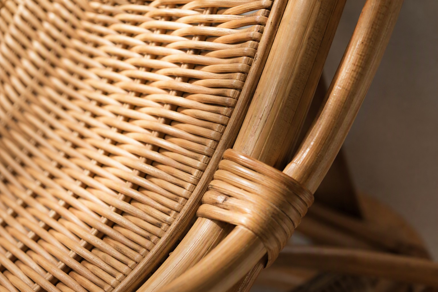 Dettaglio ravvicinato di intreccio in rattan